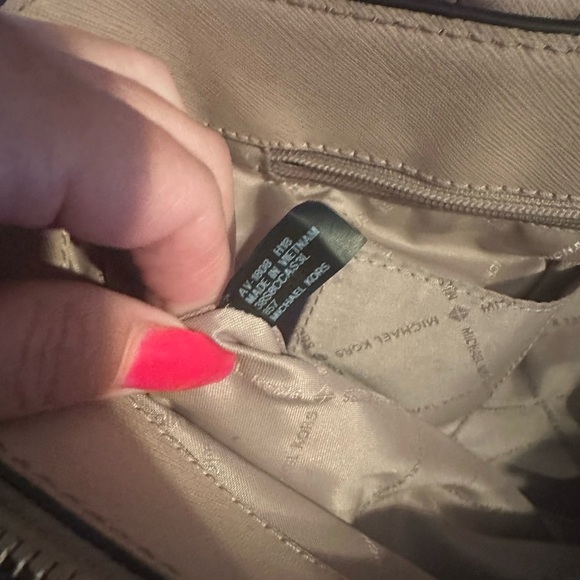 Michael Kors purse - Picture 8 of 16